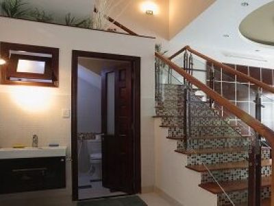 ava nha ve sinh duoi gam cau thang e1716865467830