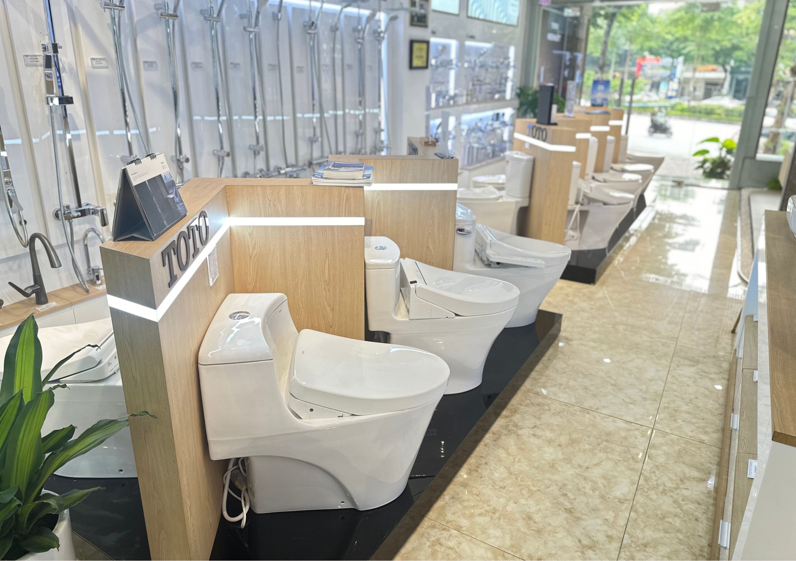 bồn cầu TOTO,thiết bị vệ sinh,công nghệ, ưu đãi 30%++