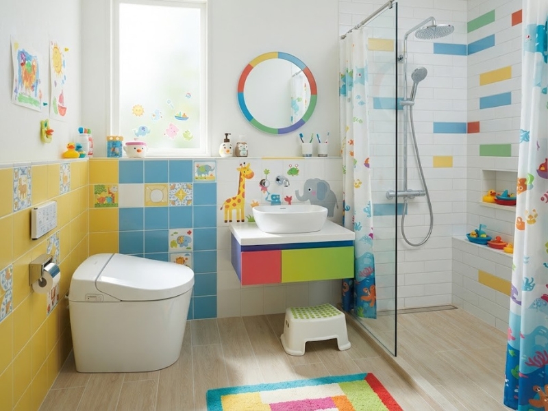 Chọn thiết bị vệ sinh cho trẻ em nên ưu tiên các thiết bị bo tròn mềm mại (ảnh minh họa)