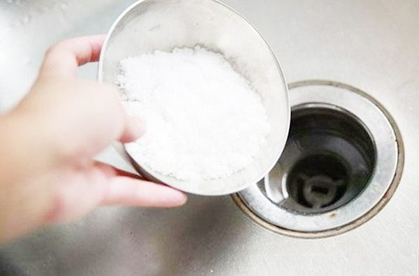 Khi nào nên dùng bột thông cống khử mùi?