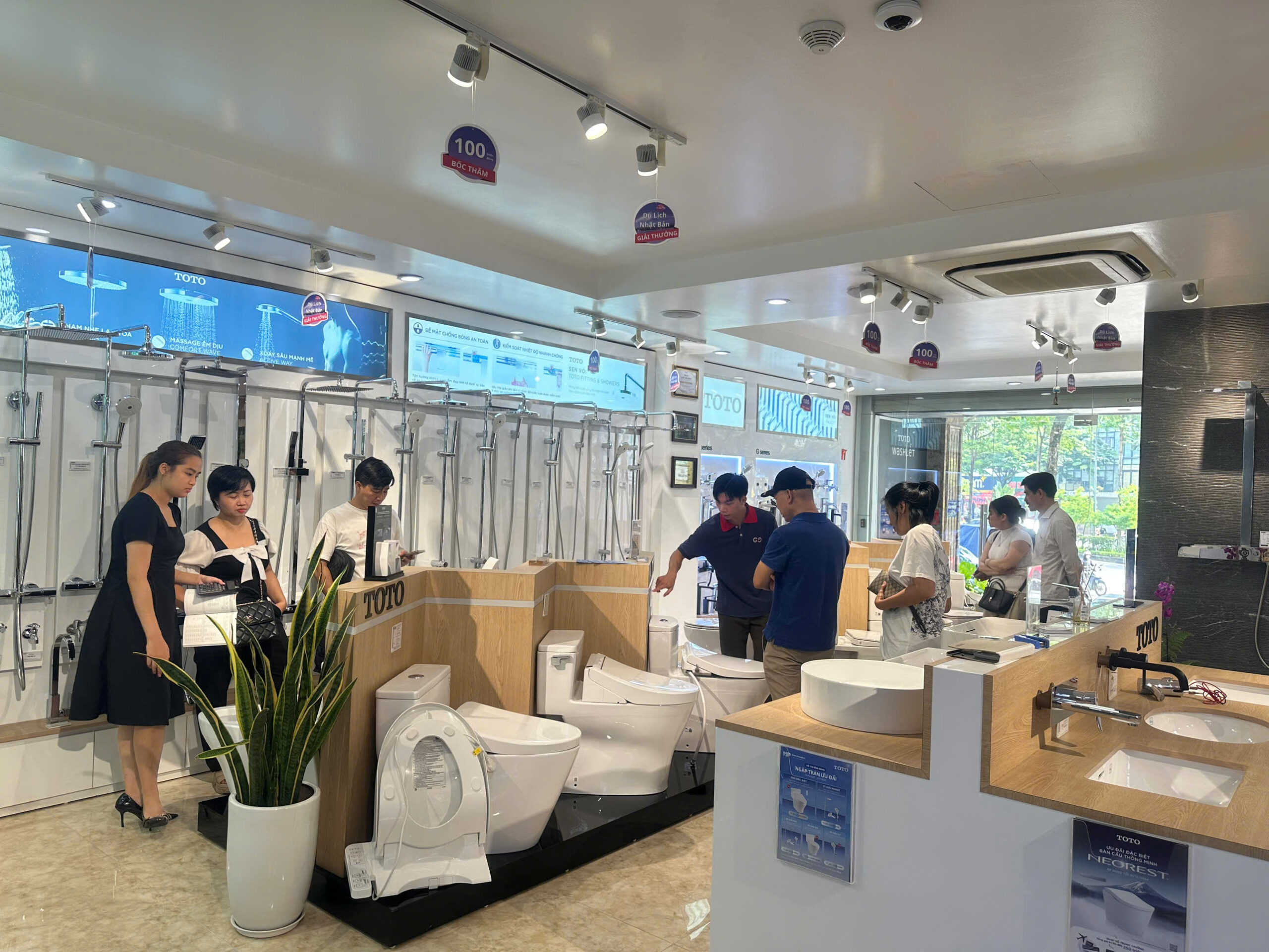Liên Hệ Với Cửa Hàng Thiết Bị Vệ Sinh Uy Tín Minh Phương Showroom