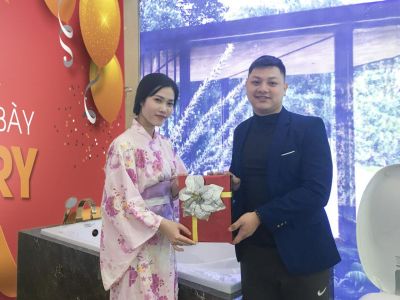 thiet bi ve sinh minh phuong showroom tri an khach hang e1716804705906 ab3a7ae8